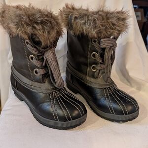 Ladies Size 7 London Fog Mid Height Winter Boots